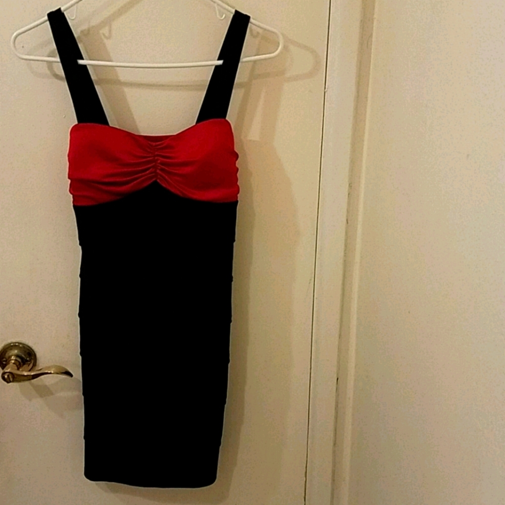 Black and Red Sheath Tiered Layers Cocktail Dress